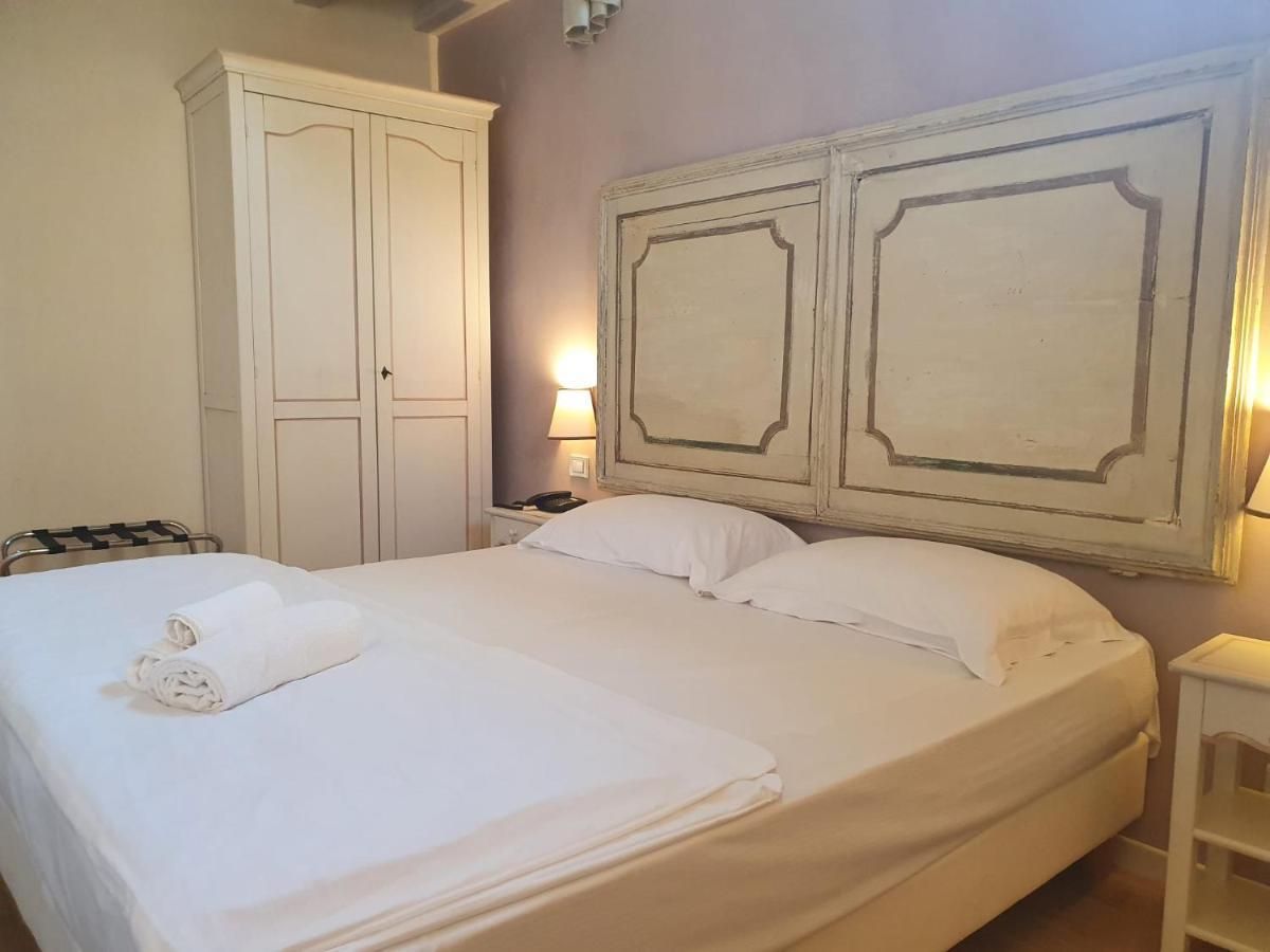 Moron Hotel